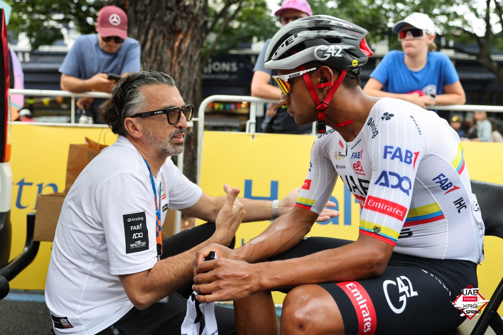 Sports director Fabio Baldato chats with Narváez ahead of the stage